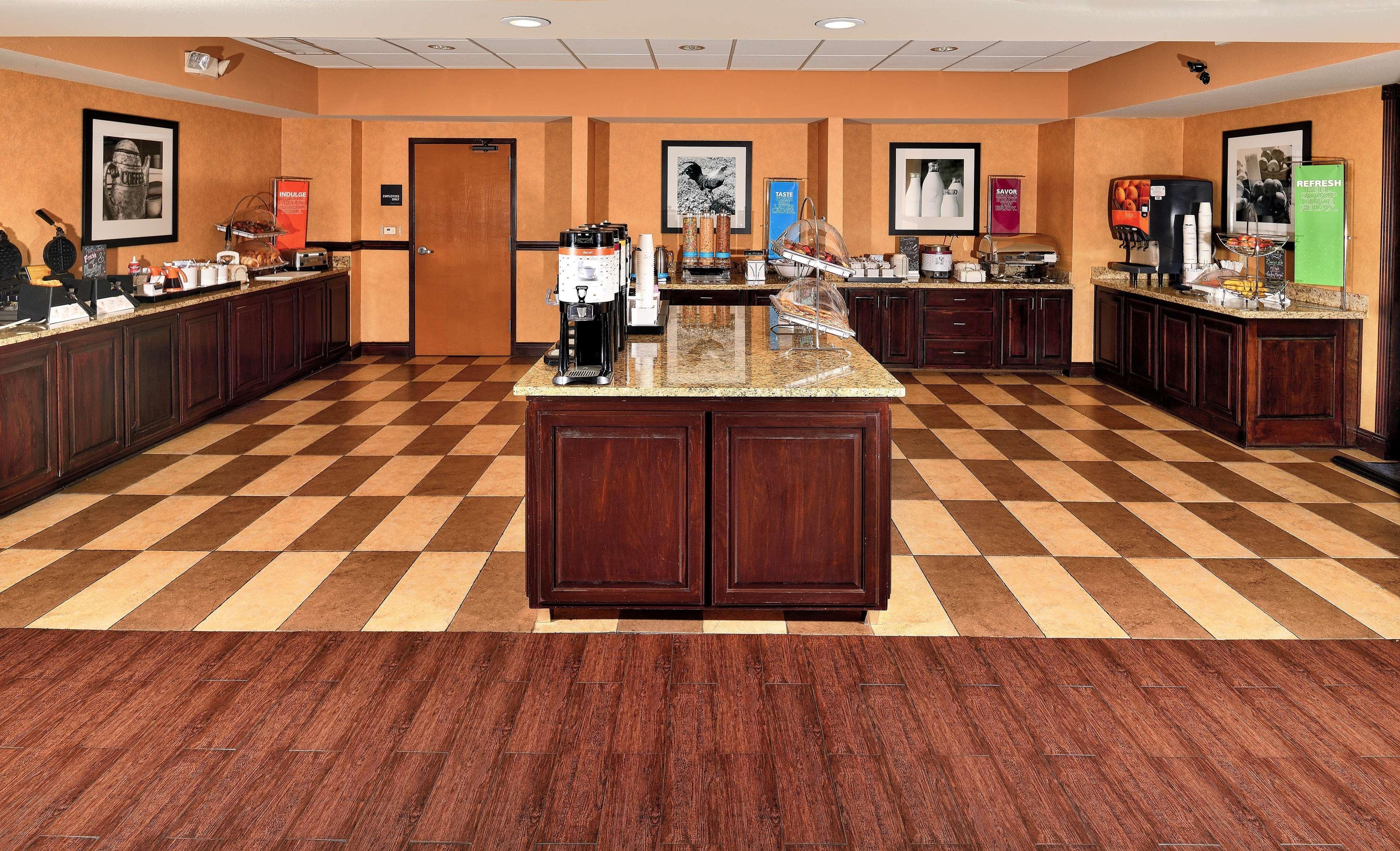 Hampton Inn & Suites Fredericksburg Esterno foto