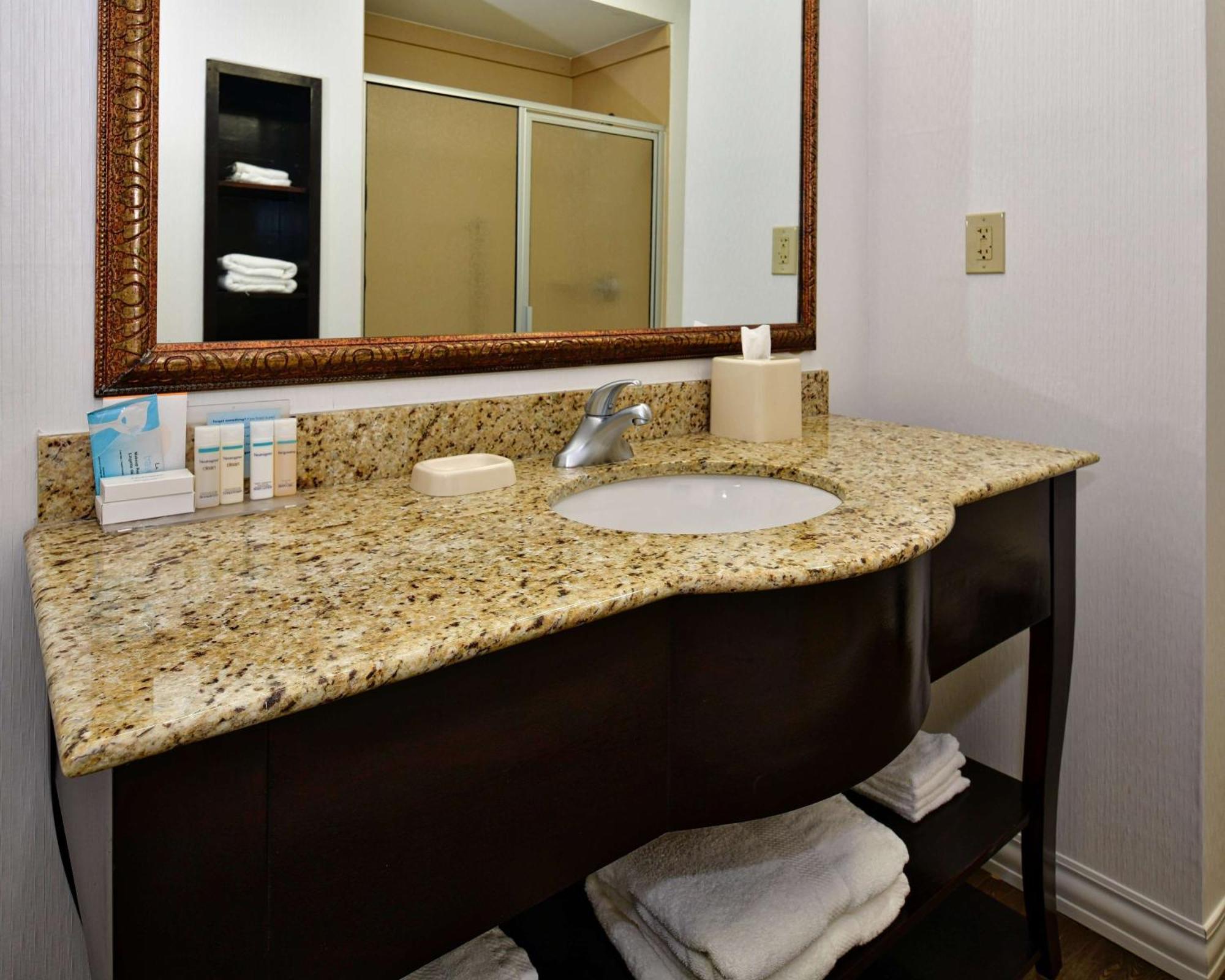 Hampton Inn & Suites Fredericksburg Esterno foto